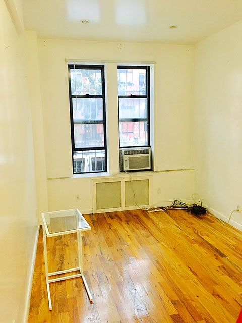 2nd image of 302 E 104th St APT 1W