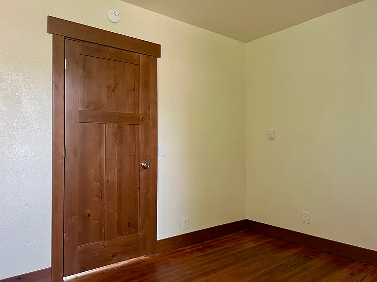2315 Queen St — Photo 5