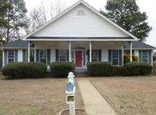 206 Woodgate Dr, Elmore, AL 36025