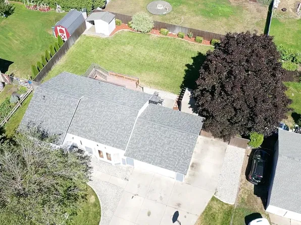 5706 N Haye St, Newman Lake, WA 99025