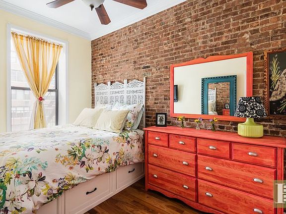 3rd image of 204 W 78th St APT 3A