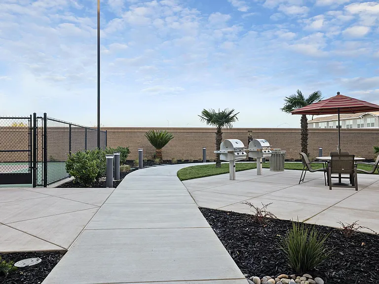 La Vida 55+ Luxury Living — Photo 36