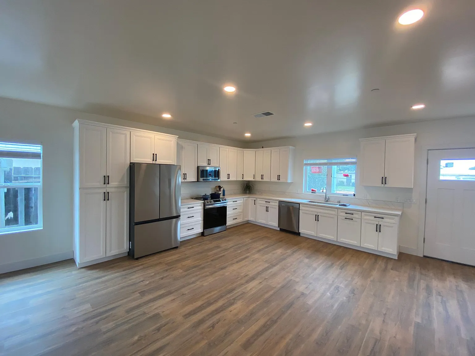 4 bed, 3.5 bath, 2793 sqft, $5,400 — Photo 4