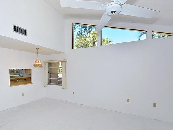 4th image of 5073 Village Gardens Dr #4