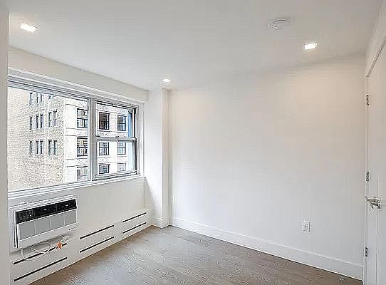 4th image of 60 E 12th St APT 6J