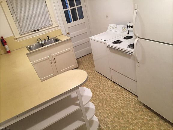 3rd image of 5402 Atlantic Ave #B