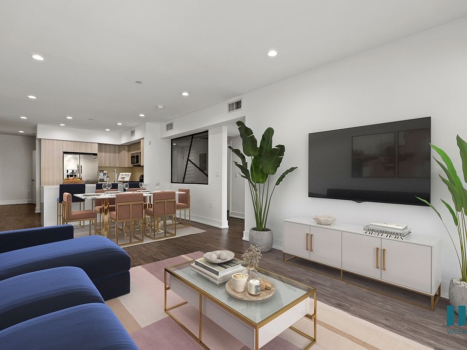 1st image of 409 N Hayworth Ave #Penthouse 9