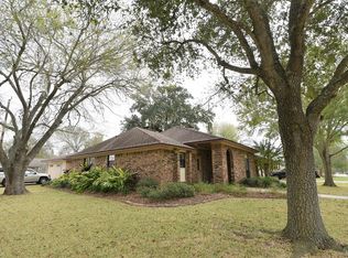 154 Daffodil St, Lake Jackson, TX 77566