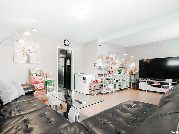 3rd image of 1332 Queen St