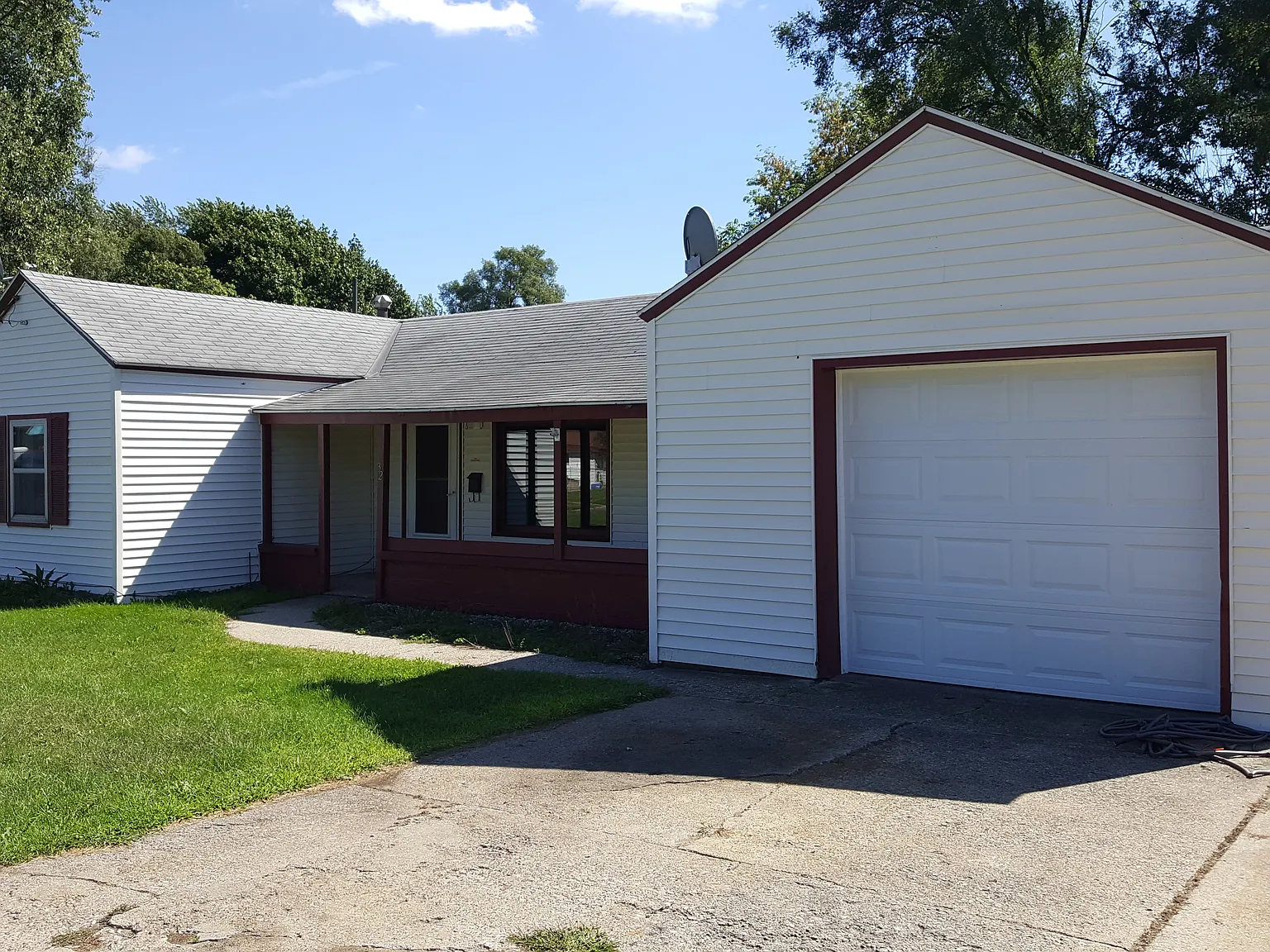 3 bed, 1300 sqft, $1,900 — Photo 1