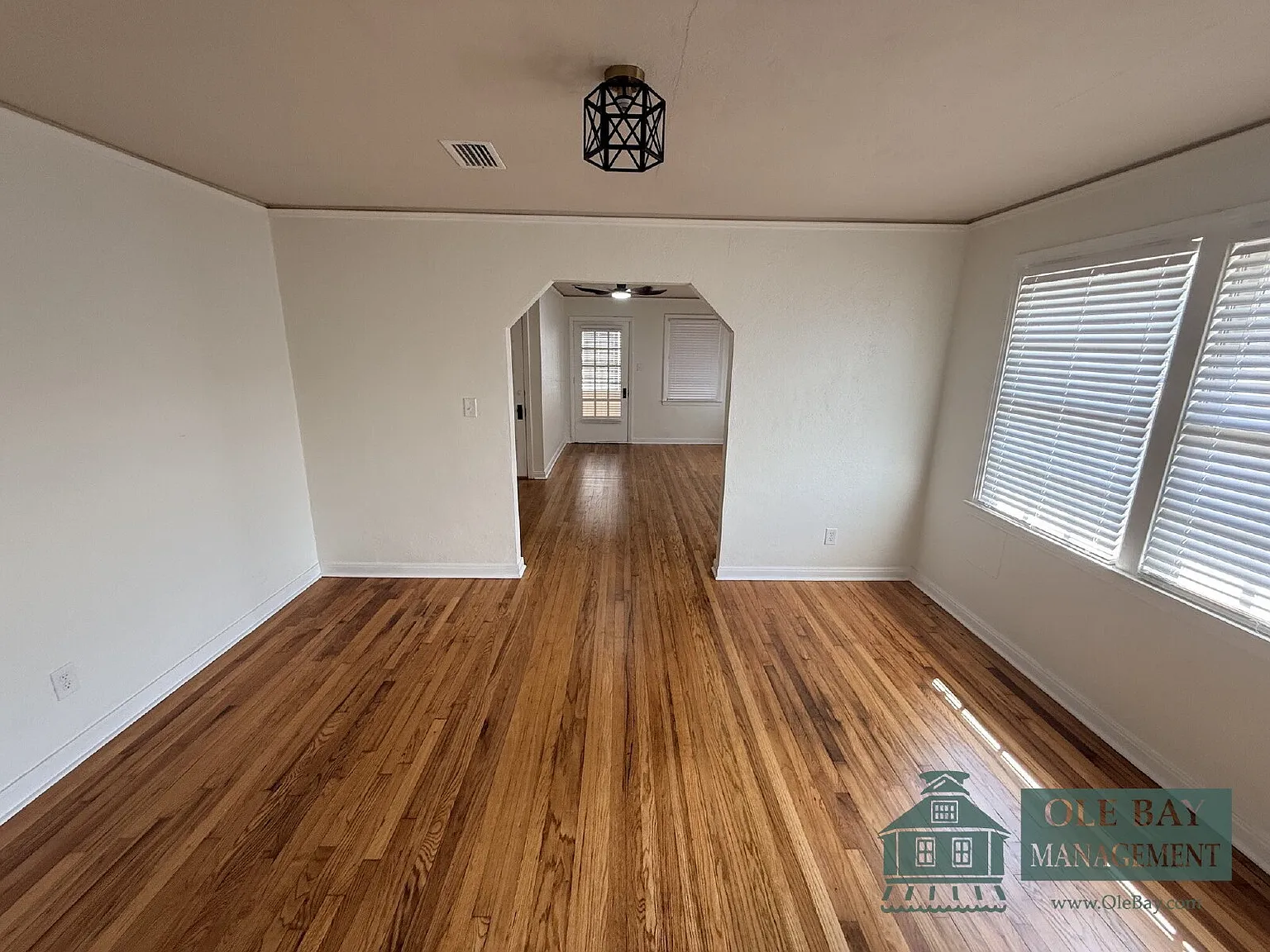2 bed, 1.0 bath, $1,500 — Photo 2