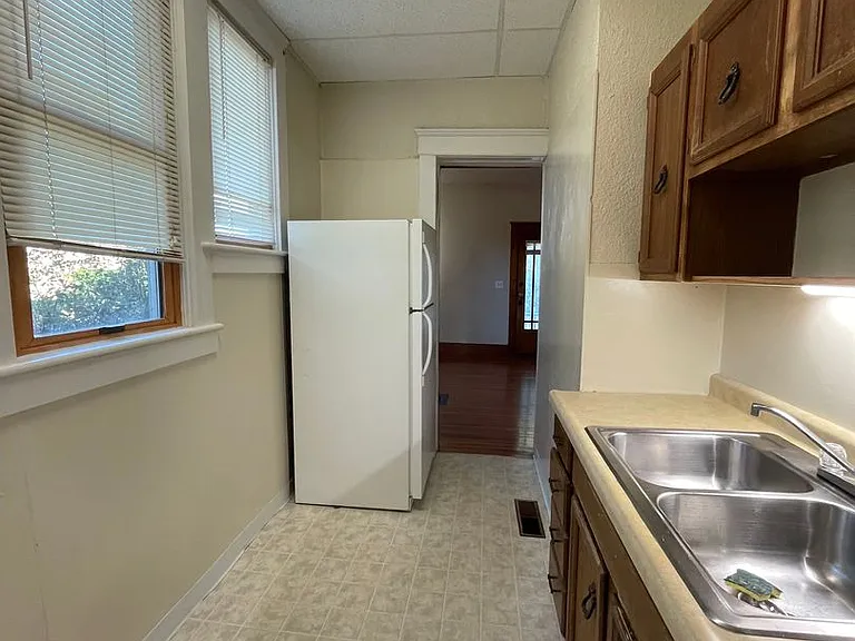 1127 Market St — Photo 8
