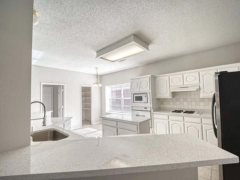 1532 Tanglewood Dr — Photo 18