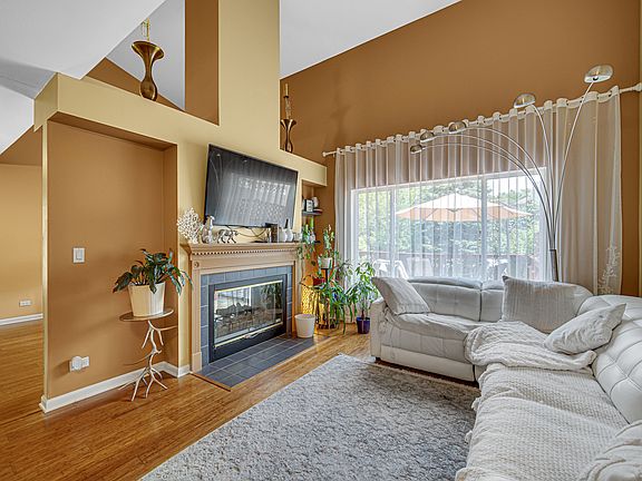 3rd image of 1424 Derby Ln #1424
