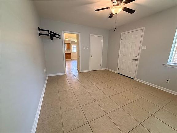 4th image of 210 Transcontinental Dr