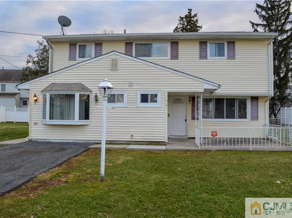 33 Tennyson St, Carteret, NJ 07008
