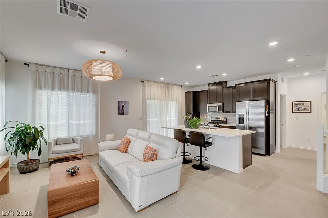 3 bed, 3.0 bath, 1771 sqft, $3,200 — Photo 4