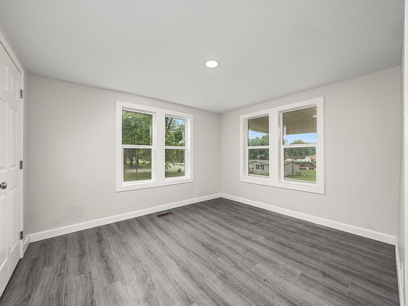 5th image of 304 Airport Rd