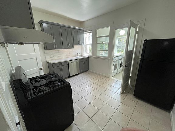 3rd image of 121 Duboce Ave