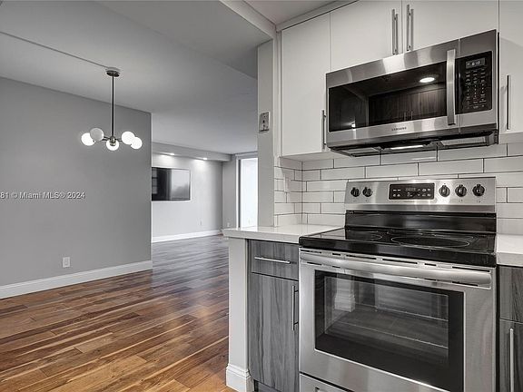 2nd image of 3100 W Rolling Hills Cir APT 403