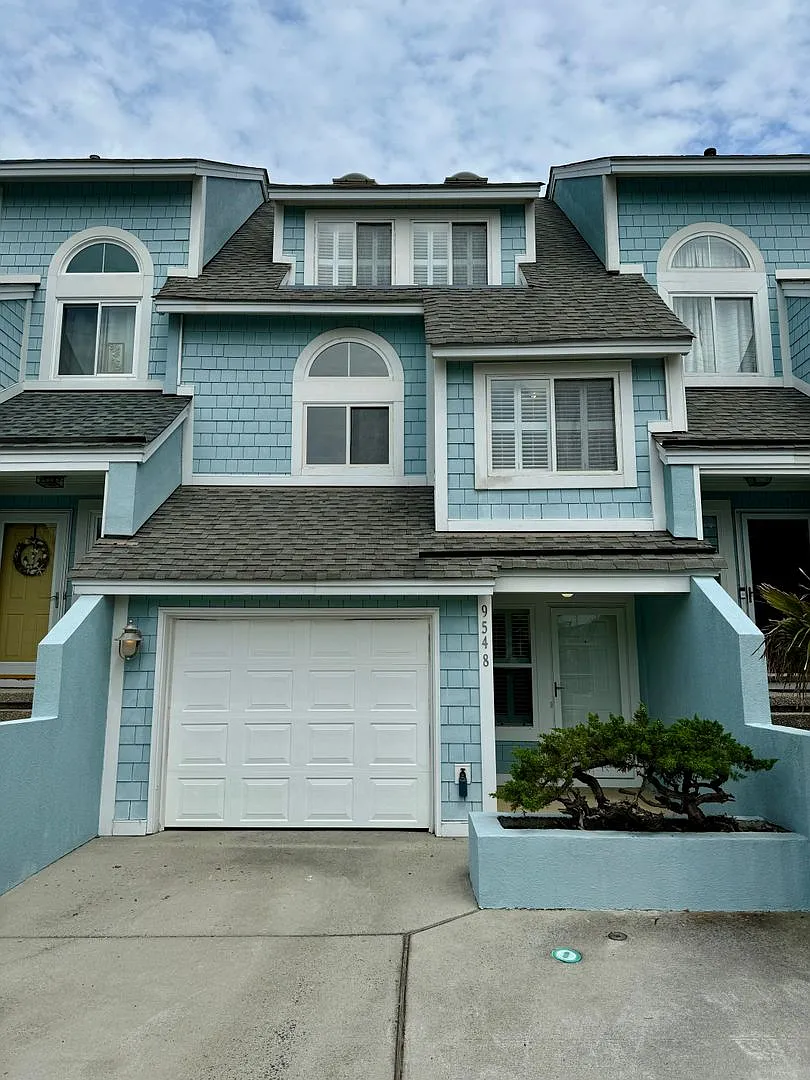 Bay Front-East Beach — Photo 2