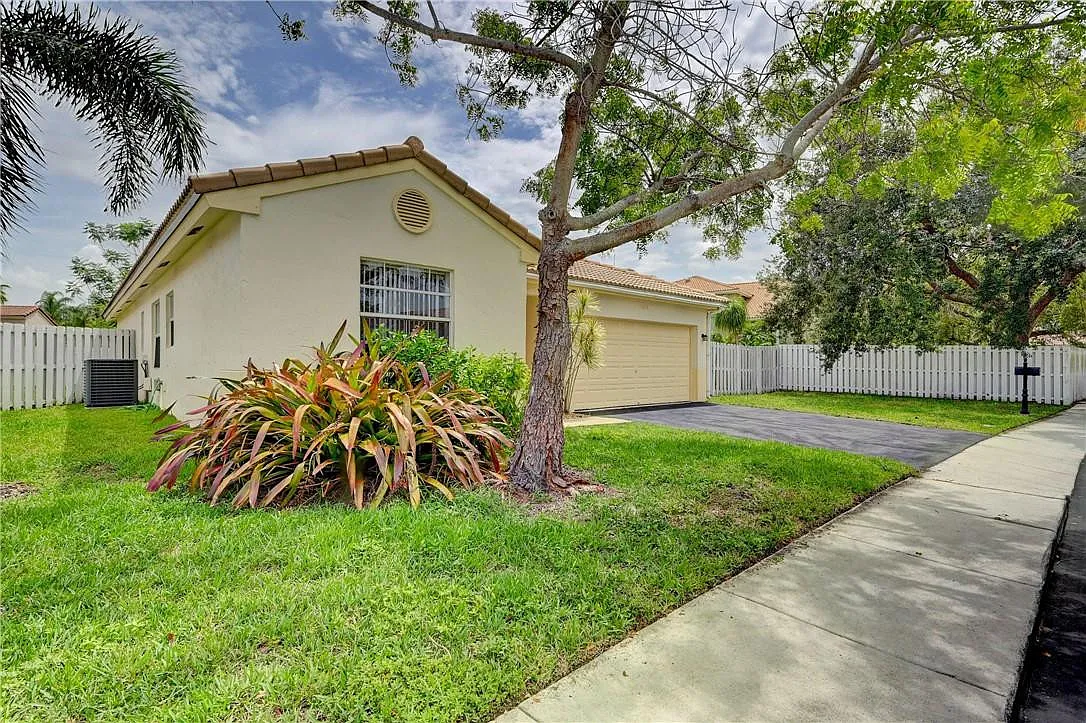 13348 NW 13th St — Photo 2