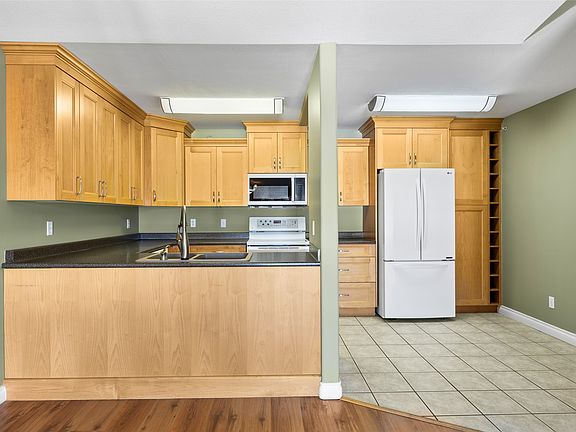 2nd image of 683 Victoria St #407