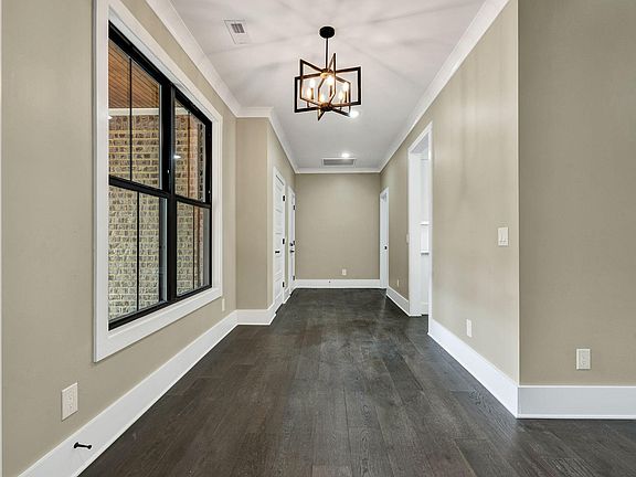 3rd image of 1685 Ridge View Dr
