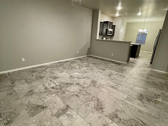 5th image of 4649 Lsinore Ave