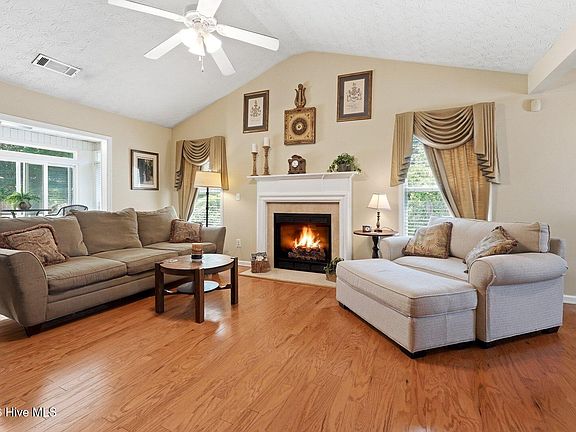 2nd image of 324 Woodland Pass