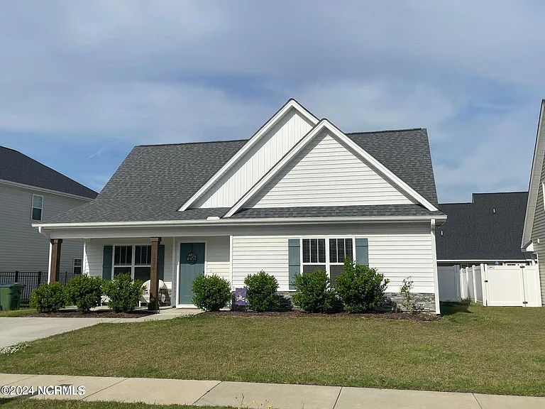 1525 Penncross Dr — Photo 2
