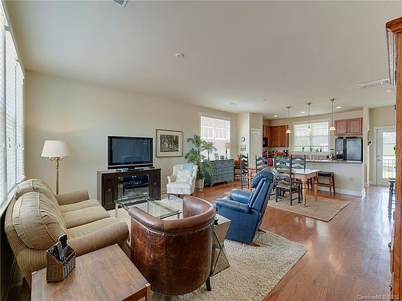 3rd image of 129A Irving Ave #A