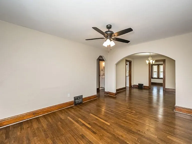 5336 Chippewa St — Photo 2