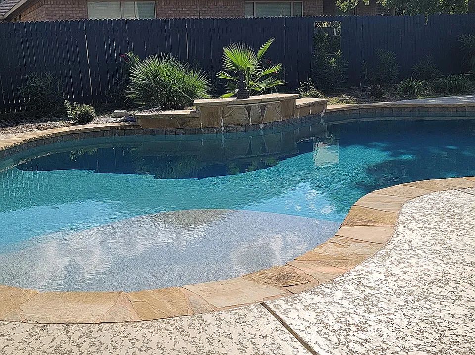 Beautifully maintained swimming pool that is free for tenants to use