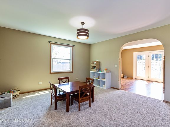 3rd image of 542 Meadow Ct