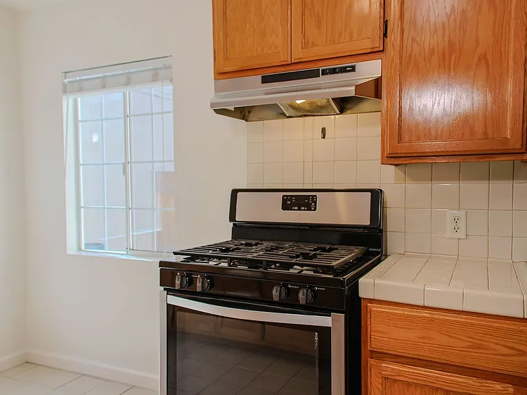 Garfield Avenue Apartments — Photo 23