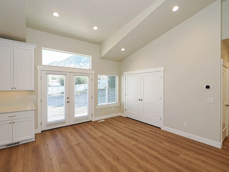 251 E 1280 N — Photo 21
