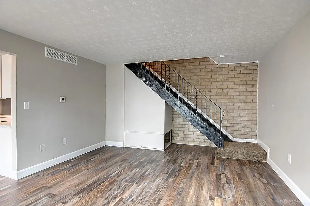 2 bed, 1.5 bath, 880 sqft, $1,375 — Photo 4
