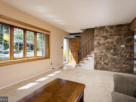 3rd image of 219 Garnett Rd