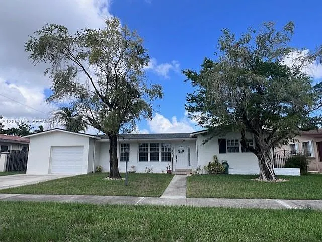 5001 SW 87th Pl — Photo 1