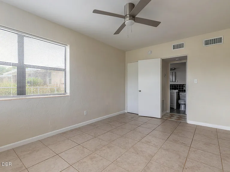 407 University Blvd #2 — Photo 4