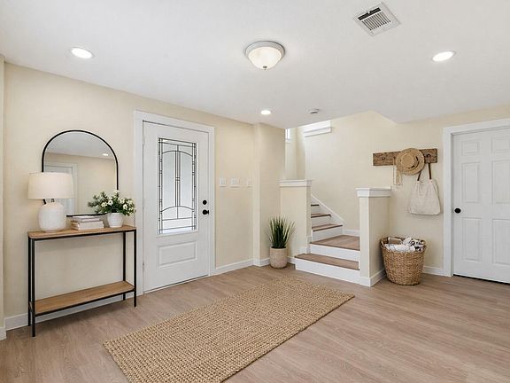 5th image of 900 Cedar Rd