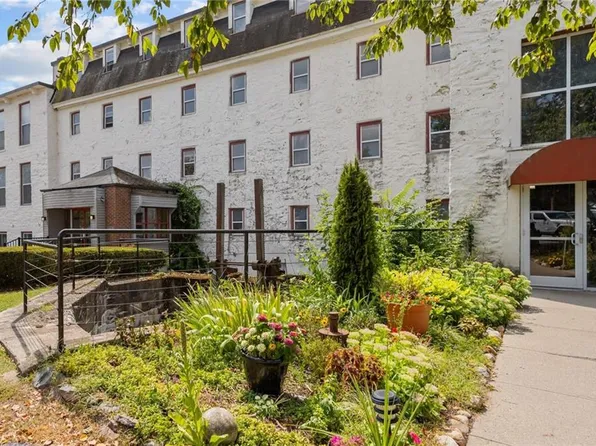 494 Woonasquatucket Ave #403, North Providence, RI 02911