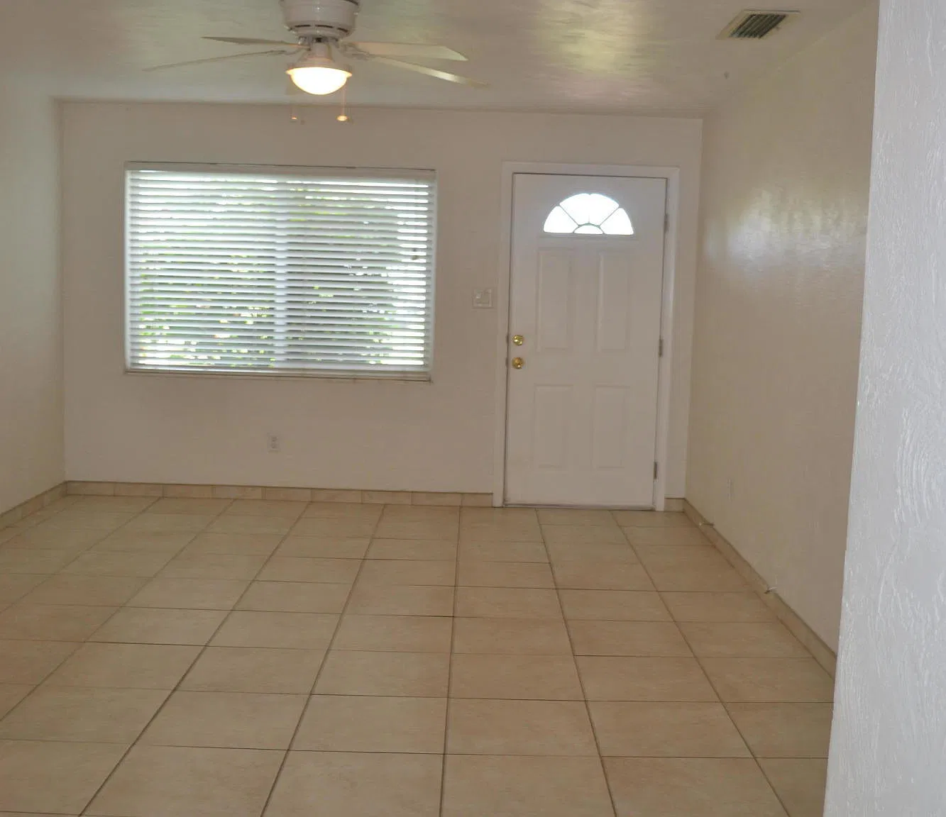 3 bed, 2.0 bath, 1579 sqft, $2,300 — Photo 4