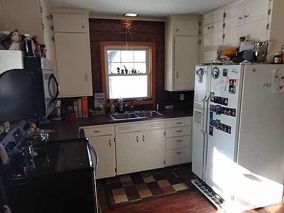 2nd image of 1005 W Lincoln Ave