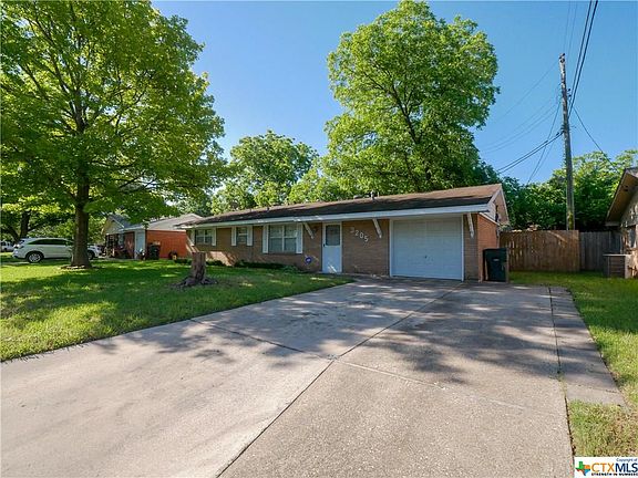 3rd image of 3205 Shady Hill Dr