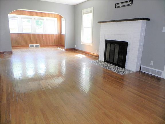 2nd image of 837 Irvin Ave