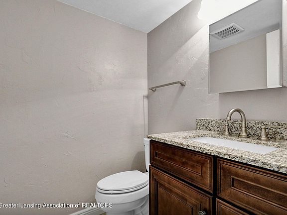 4th image of 2120 Blue Lac Dr
