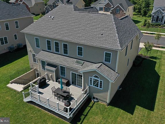 3rd image of 5883 Waterloo Bridge Cir