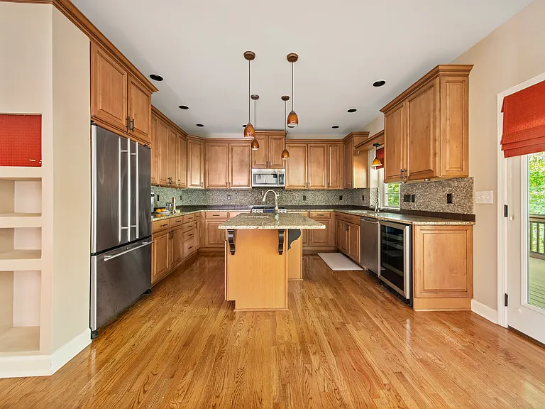 375 White Rose Trce — Photo 12